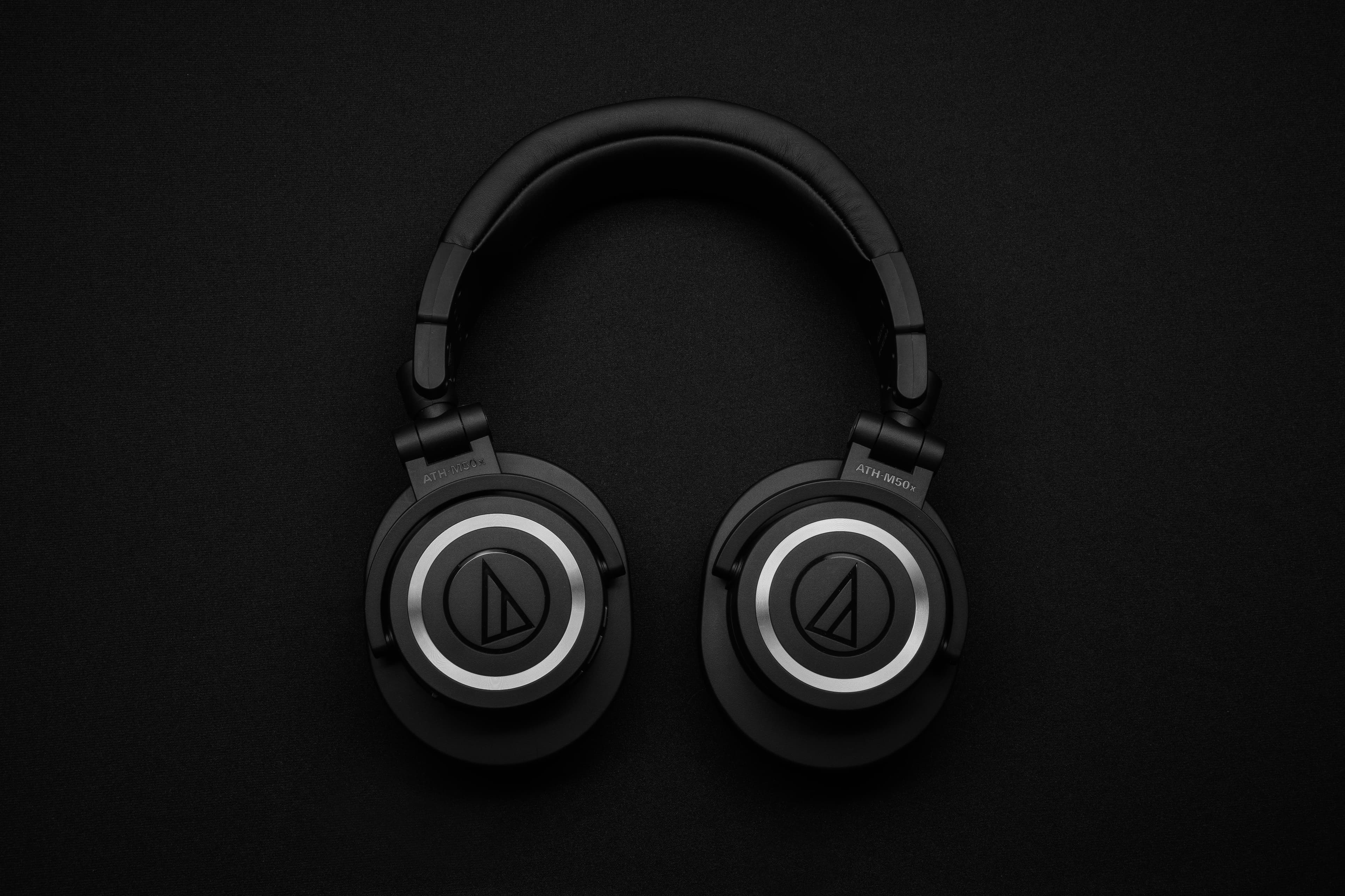 Premium Wired Headphones thumbnail 2